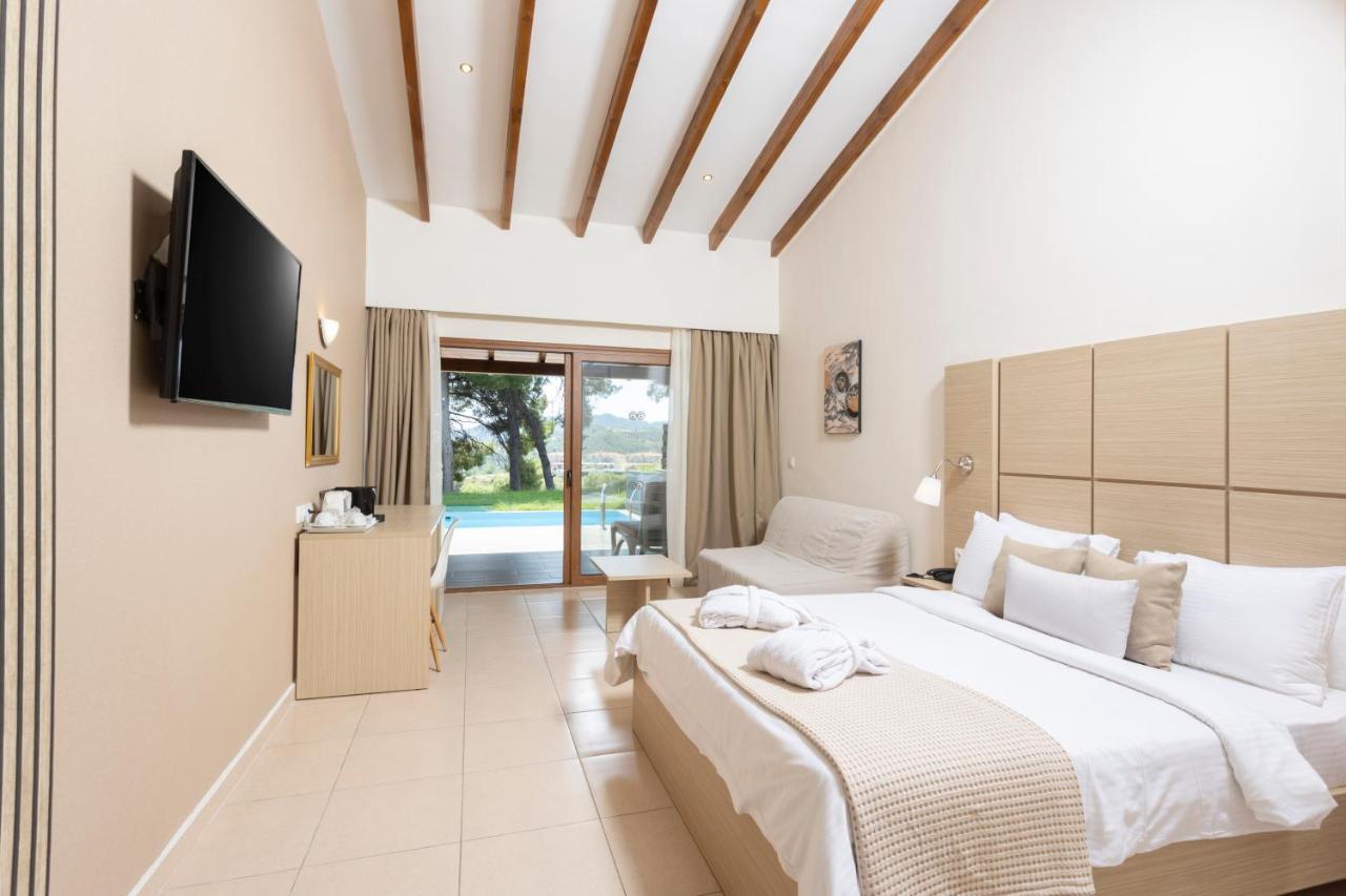 Alia Palace Hotel - Adults Only 16+ خالكيذيكي الغرفة الصورة A room at the resort