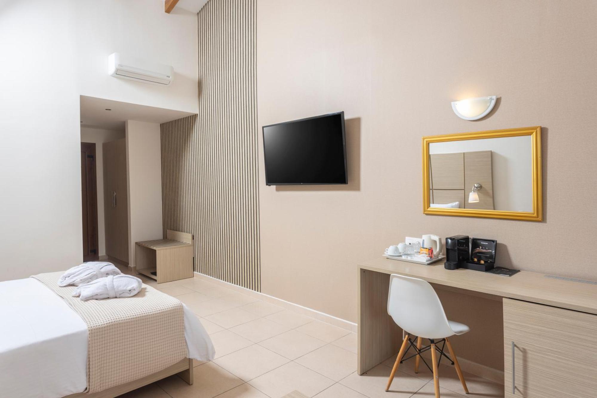 Alia Palace Hotel - Adults Only 16+ خالكيذيكي الغرفة الصورة A room at the hotel