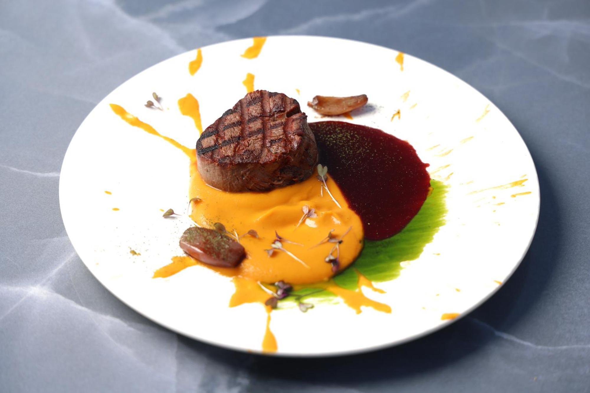 Alia Palace Hotel - Adults Only 16+ خالكيذيكي المظهر الخارجي الصورة A steak with a pumpkin sauce