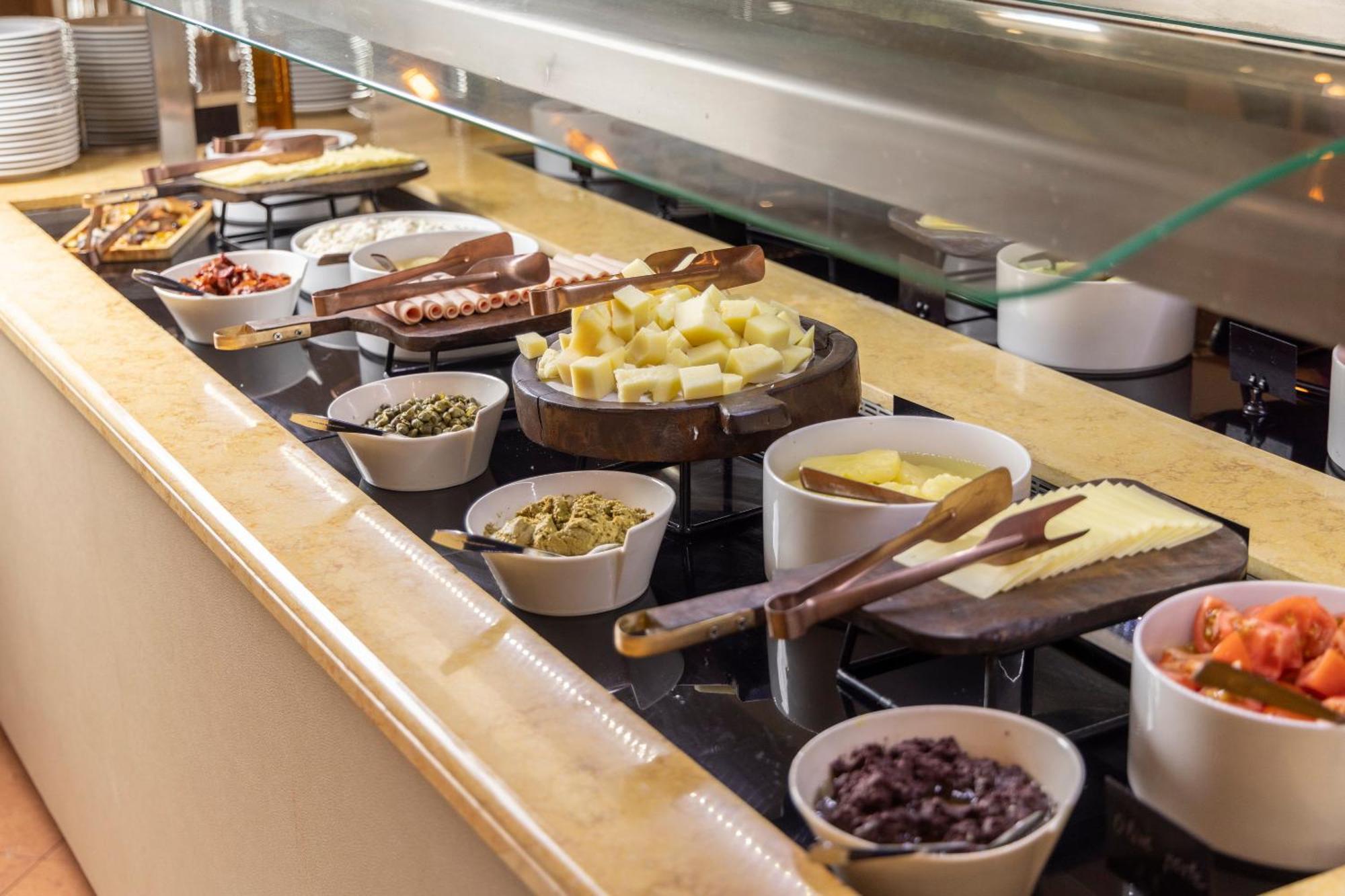 Alia Palace Hotel - Adults Only 16+ خالكيذيكي المظهر الخارجي الصورة A cheese platter