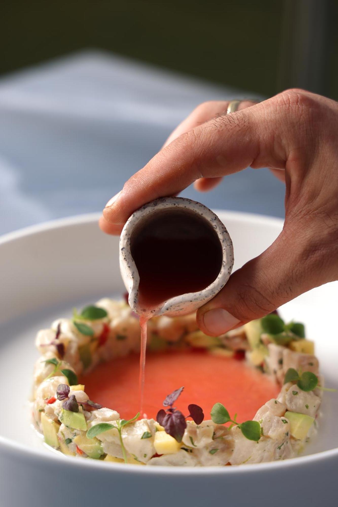 Alia Palace Hotel - Adults Only 16+ خالكيذيكي المظهر الخارجي الصورة Soy sauce being poured